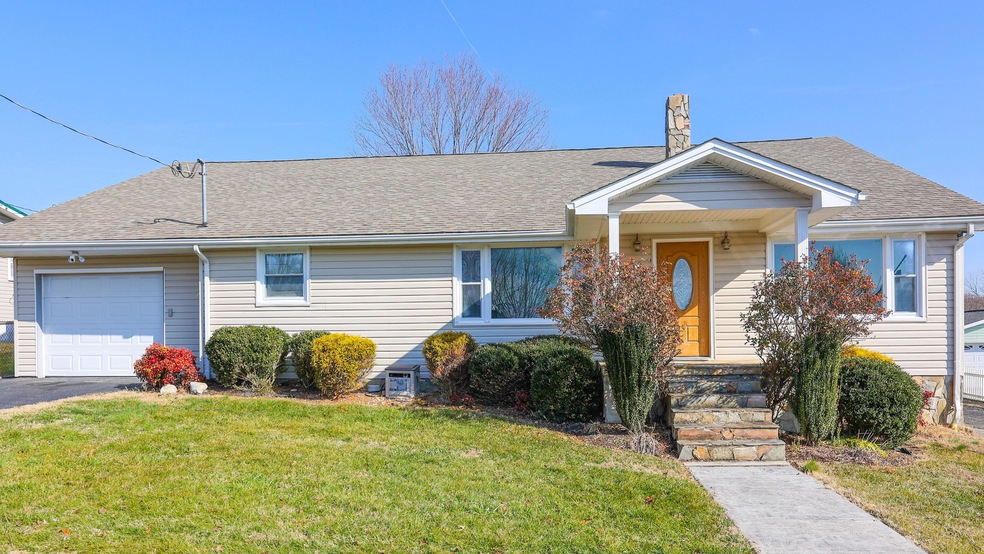 114 Bowers St, Johnson City, TN 37601 - photo 1