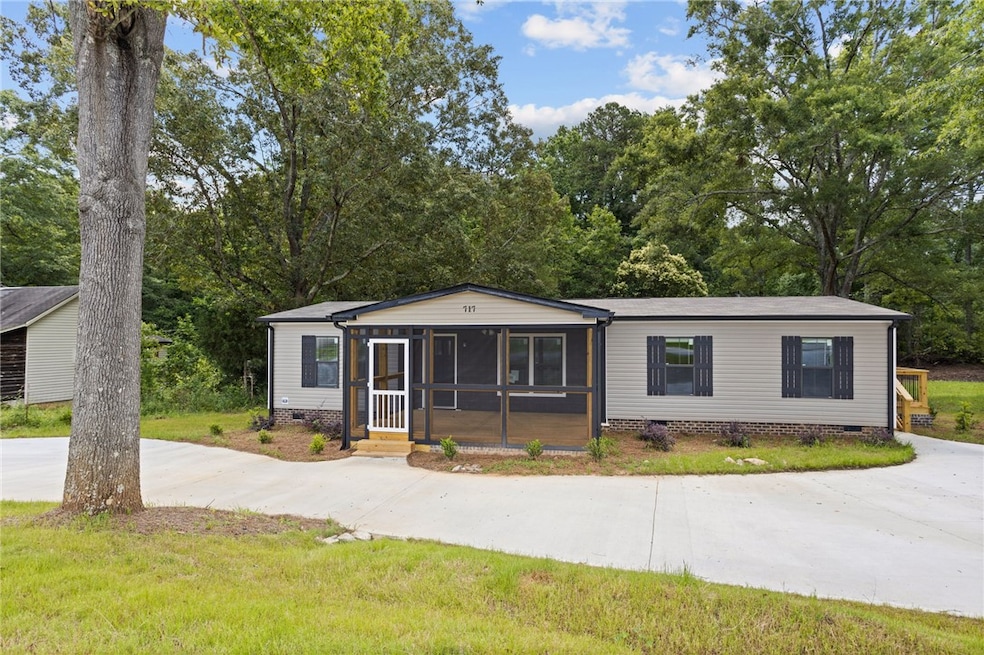717 Central St, Iva, SC 29655 - photo 1