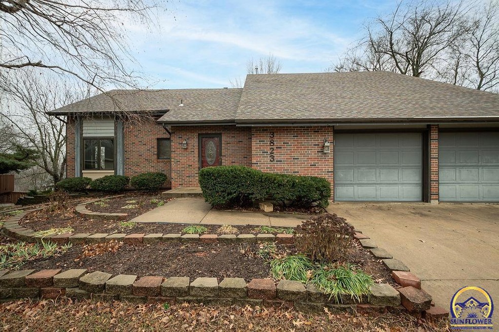 3823 SW Cambridge Ct, Topeka, KS 66610 - photo 1
