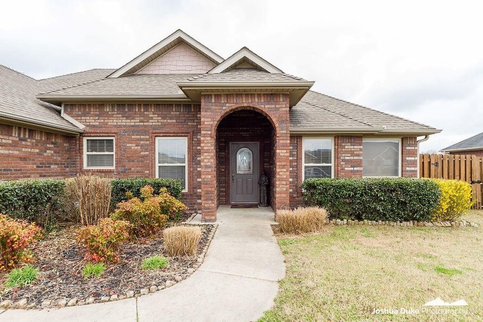 2318 Stonecrest Dr, Fayetteville, AR 72701 - photo 1