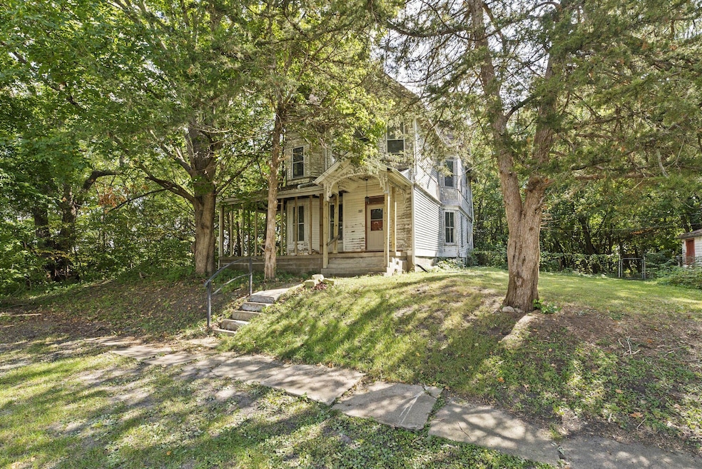 618 Nichols Ave, Nichols, IA 52766 - photo 1