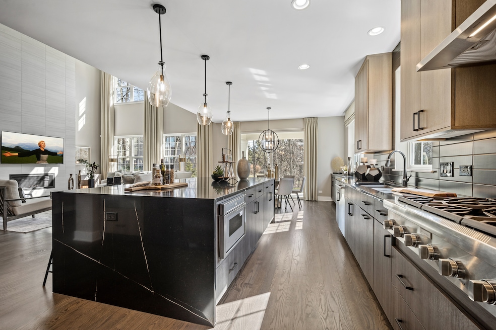 2807 Parkside Cir, Glenview, IL 60026 - photo 1