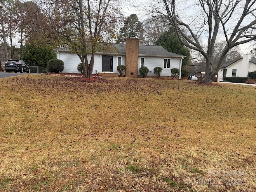 609 Catawba Cir N, Matthews, NC 28104 - photo 1