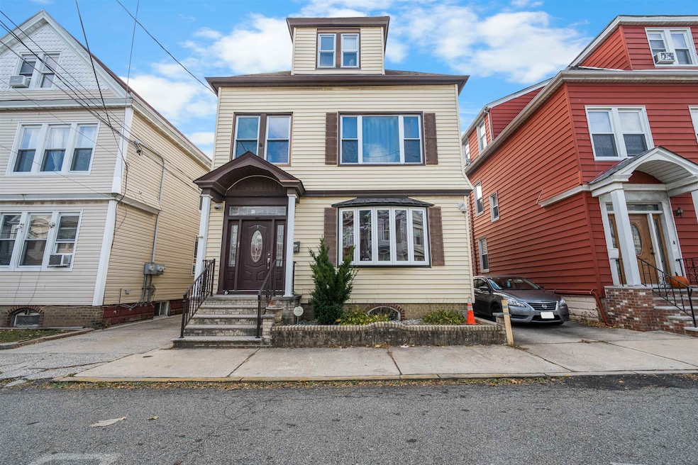 154 W 33rd St, Bayonne, NJ 07002 - photo 1