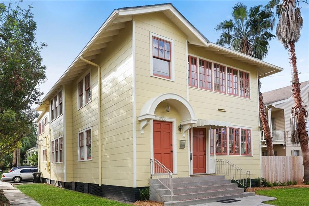 Uptown Duplex: located near Freret Street...one bl