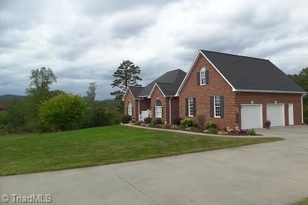 362 Mountain Shadows Dr, Purlear, NC 28665 - photo 1