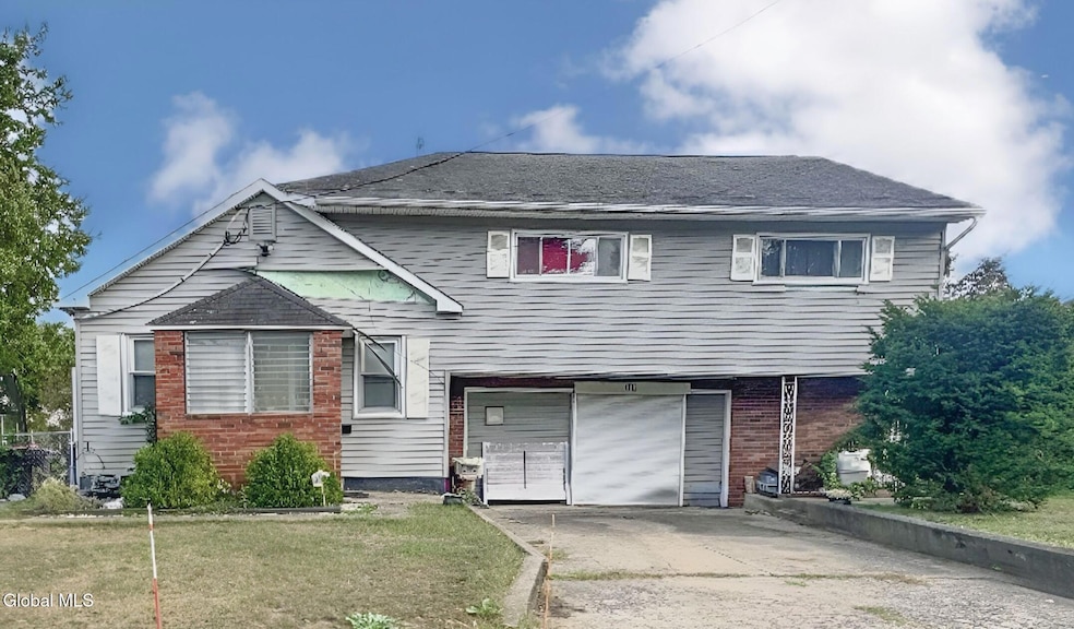 318 Chiswell Rd, Schenectady, NY 12304 - photo 1