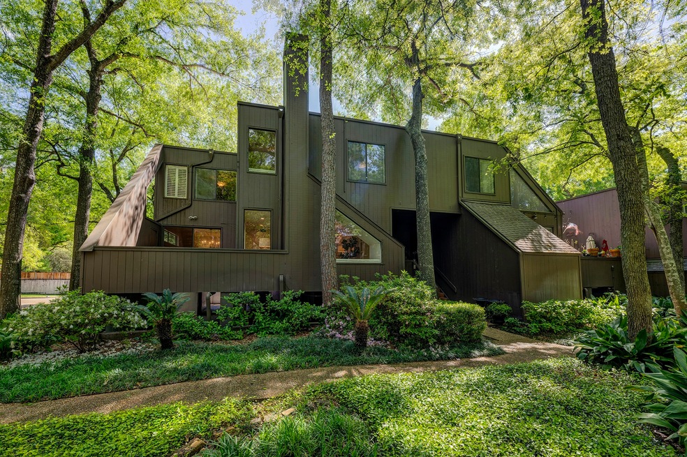 239 Litchfield Ln, Houston, TX 77024 - photo 1