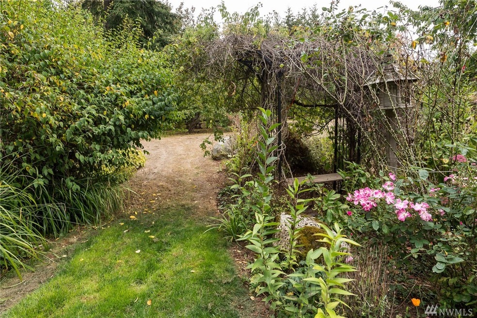 8902 SW van Olinda Rd, Vashon, WA 98070 - photo 1