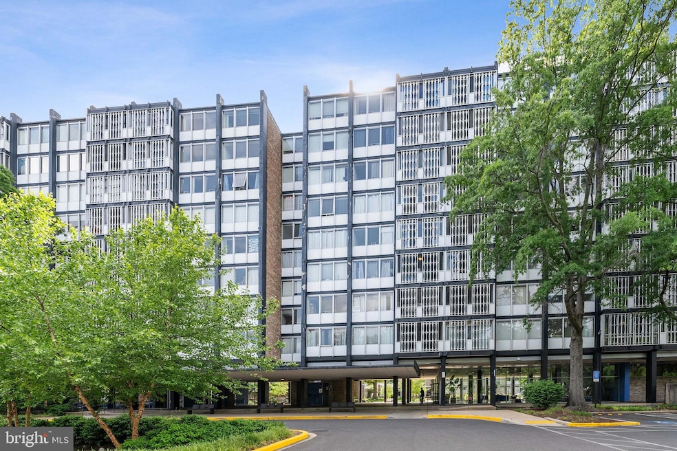 River Park unit N403, Washington, DC 20024 - photo 1