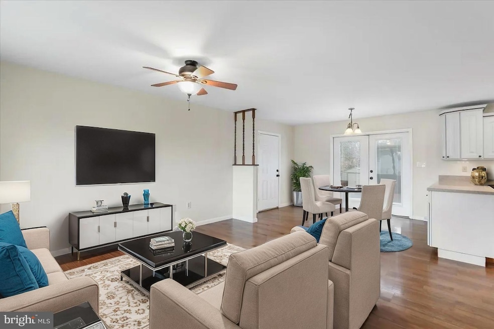 1349 Cedarwood Dr, Hagerstown, MD 21742 - photo 1