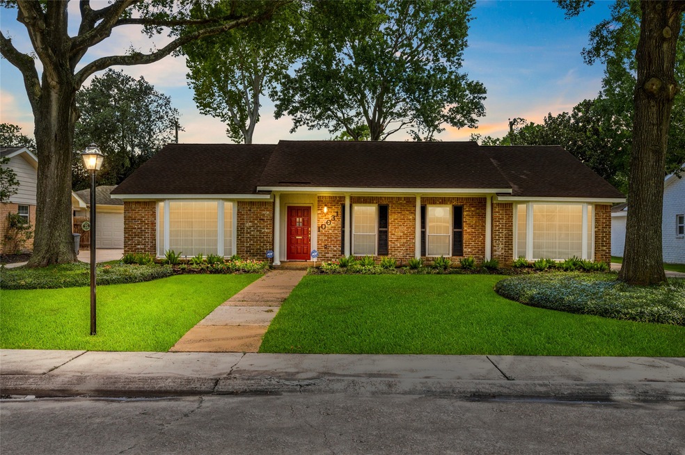 10031 Burgoyne Rd, Houston, TX 77042 - photo 1