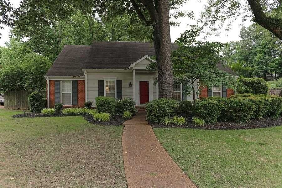 Excellent location on quiet tree lined street. Sha