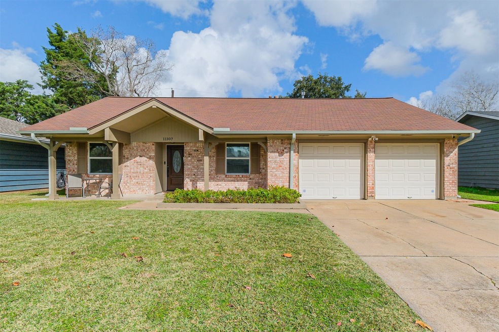 11307 Caribbean Ln, Houston, TX 77089 - photo 1