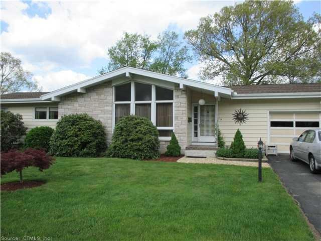 105 Blueberry Hill Rd, Waterbury, CT 06704 - photo 1