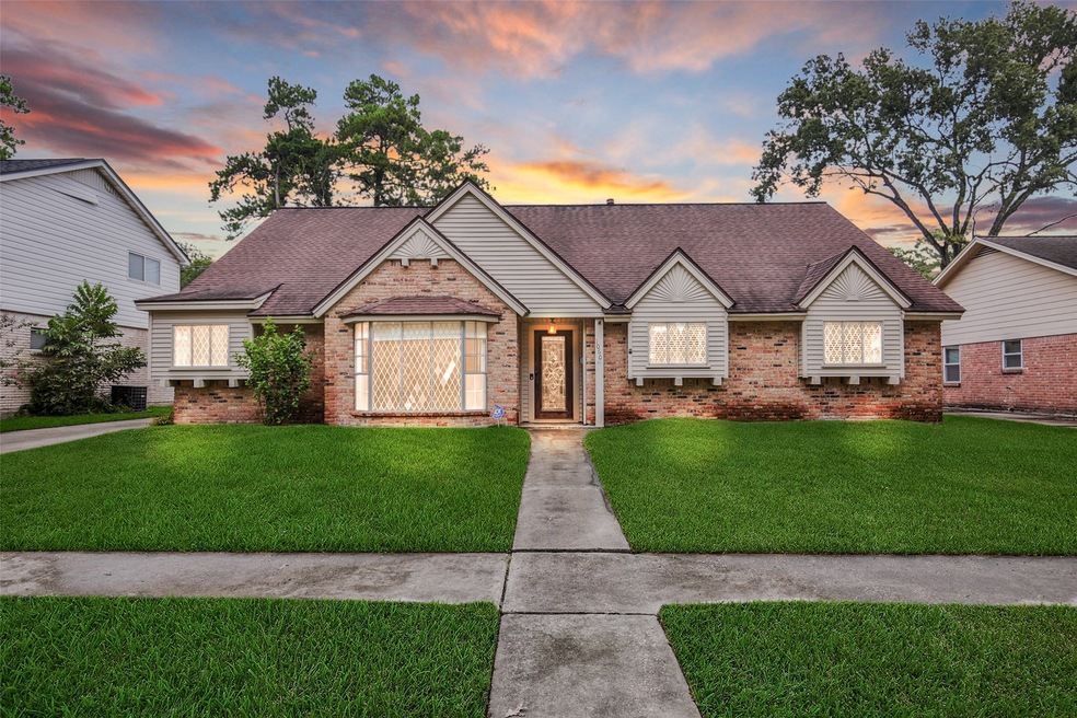 1060 Cheshire Ln, Houston, TX 77018 - photo 1