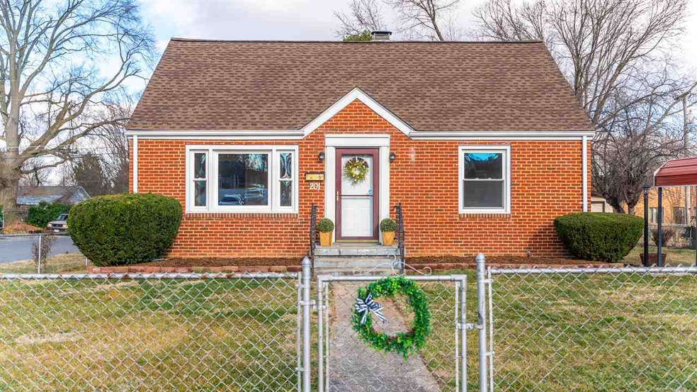 201 James Ave, Waynesboro, VA 22980 - photo 1