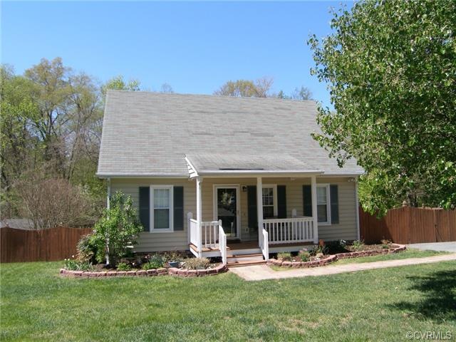 Welcome to 2512 Brookforest Road in Clarendon!Viny