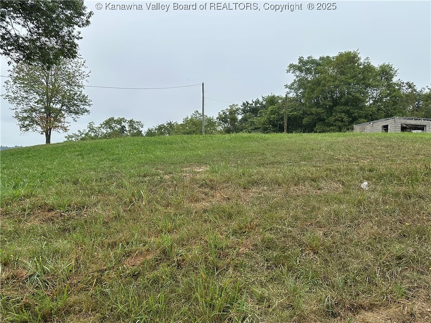 105 Chase Ln, Point Pleasant, WV 25550 - photo 1