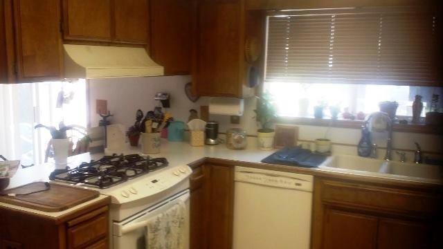 886 Forest Glen Dr, Central Point, OR 97502 - photo 1