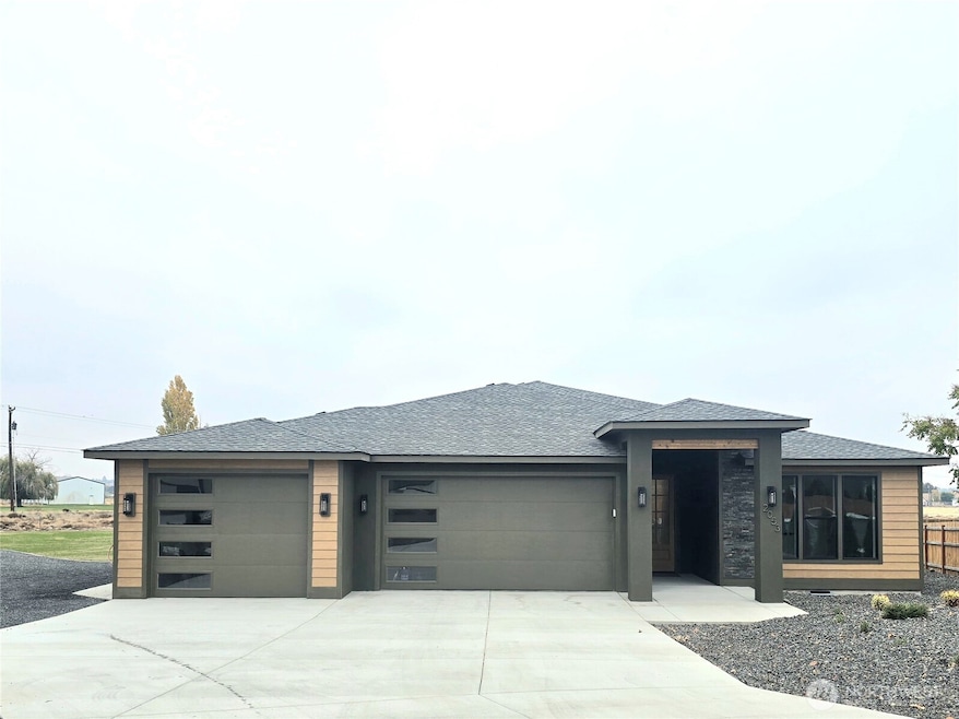 2053 H 2 NE, Moses Lake, WA 98837 - photo 1