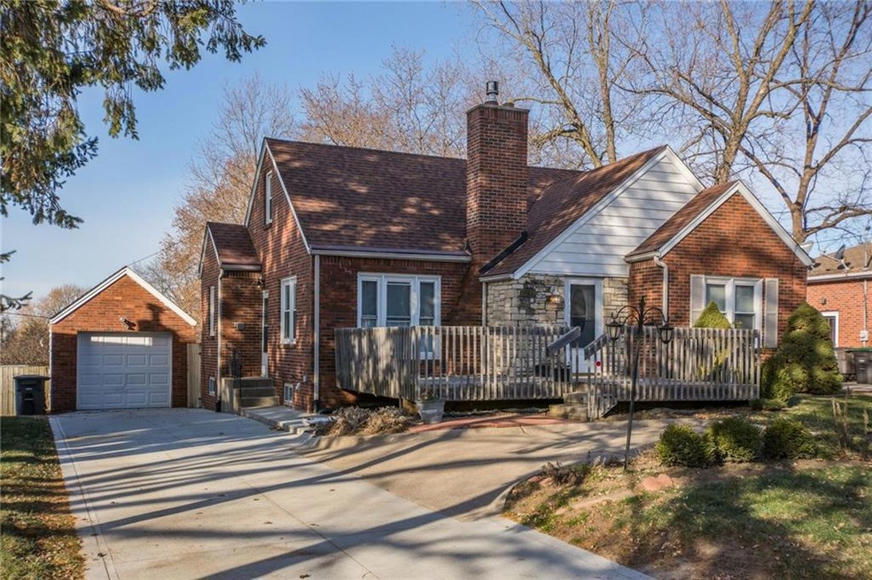 2120 E 29th St, Des Moines, IA 50317 - photo 1