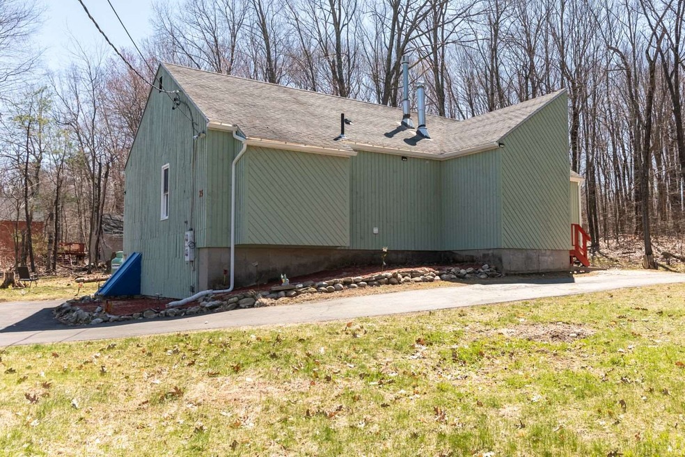 25 Redfield Cir, Derry, NH 03038 - photo 1