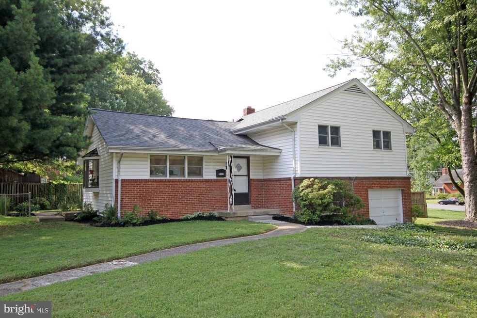 10935 Byrd Dr, Fairfax, VA 22030 - photo 1