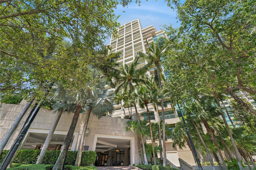 22 STORIES OF LUXURY LIVING