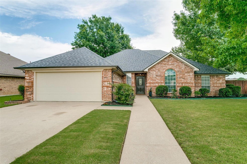 7000 Lonesome Oaks Dr, North Richland Hills, TX 76182 - photo 1