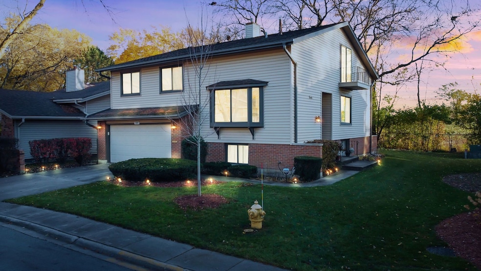 3405 Golfview Dr, Hazel Crest, IL 60429 - photo 1