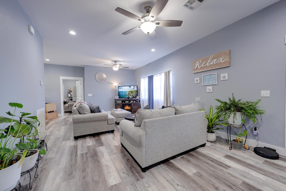 1168 W Osage St, Jay, OK 74346 - photo 1