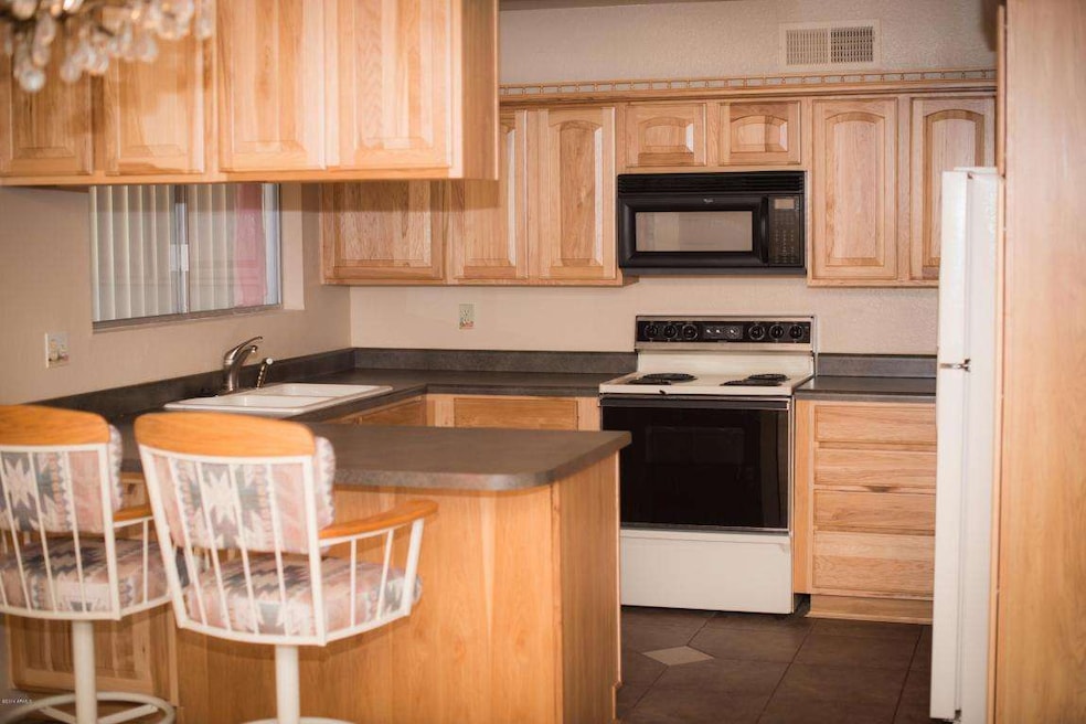 Kitchen/Breakfast Bar