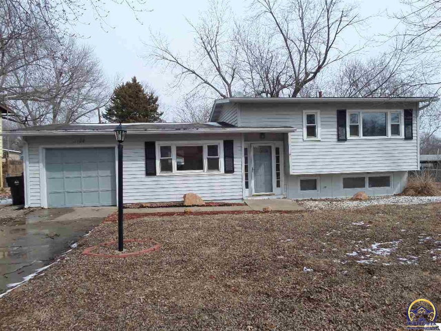 3400 SW Twilight Dr, Topeka, KS 66614 - photo 1