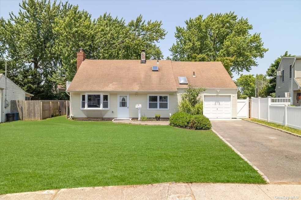 7 Club Ln, Levittown, NY 11756 - photo 1