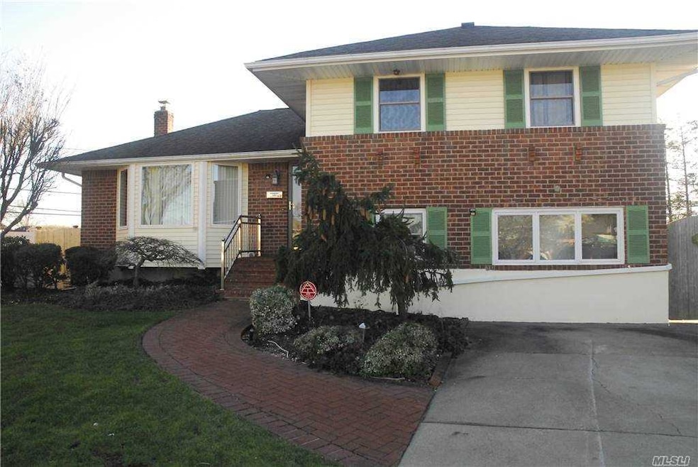 217 Bertram Place, Bethpage, NY 11714 - photo 1