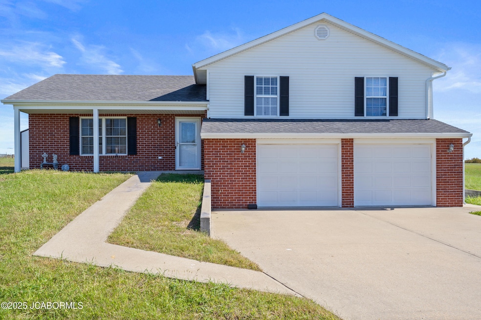 9472 Erika Ln, New Bloomfield, MO 65063 - photo 1