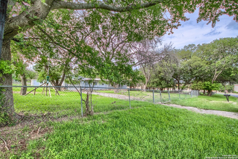 8489 Buckskin Dr, Boerne, TX 78006 - photo 1