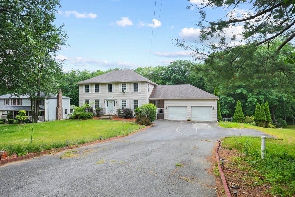 111 Johnny Appleseed Ln, Leominster, MA 01453 - photo 1