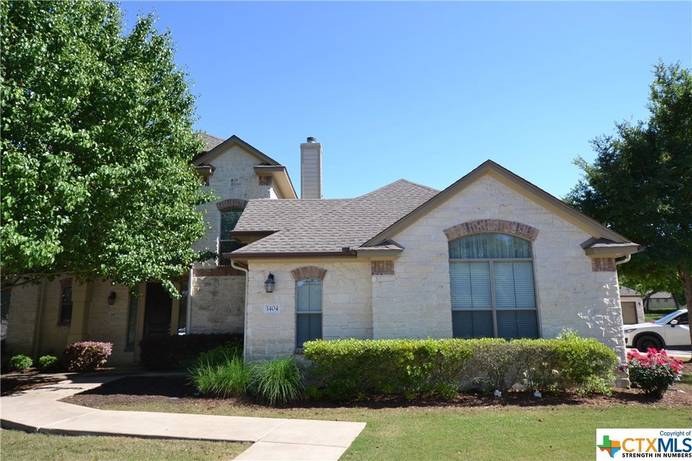 Beautiful one story, two bedroom condominium in Av