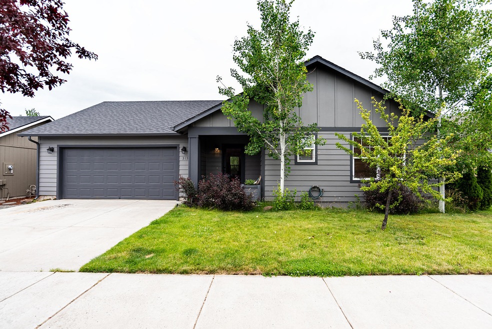 3151 SW Juniper Ave, Redmond, OR 97756 - photo 1