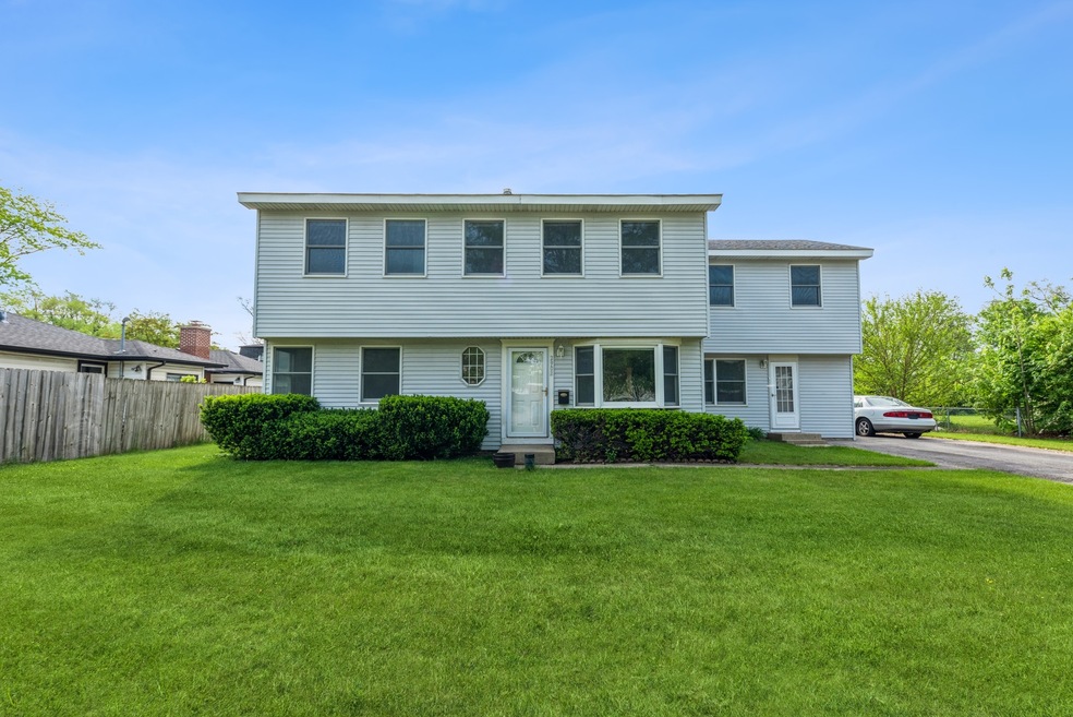 2902 Meadow Dr, Rolling Meadows, IL 60008 - photo 1