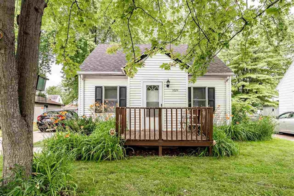 1024 W Brewster St, Appleton, WI 54914 - photo 1