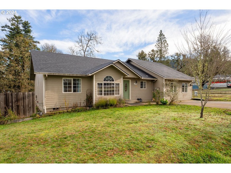 153 Leisure Ln, Glide, OR 97443 - photo 1