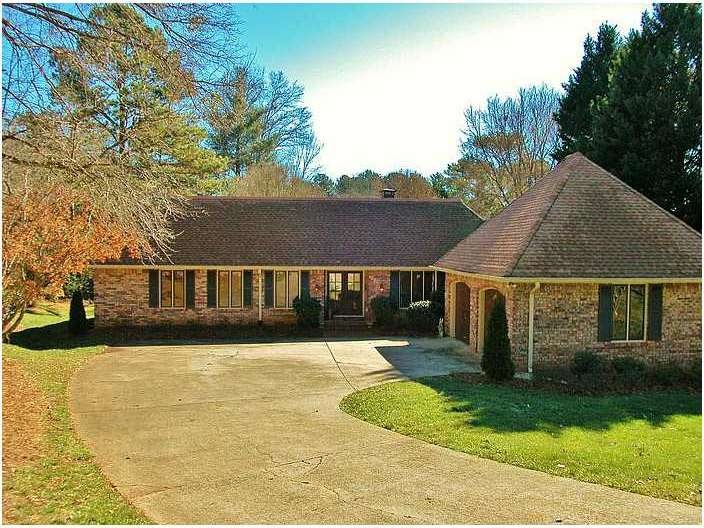 3336 Edgewood Cir, Gainesville, GA 30506 - photo 1