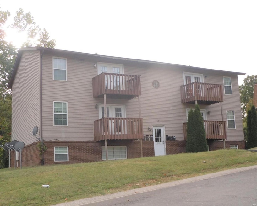 1111 Arrowhead Dr, Collinsville, IL 62234 - photo 1