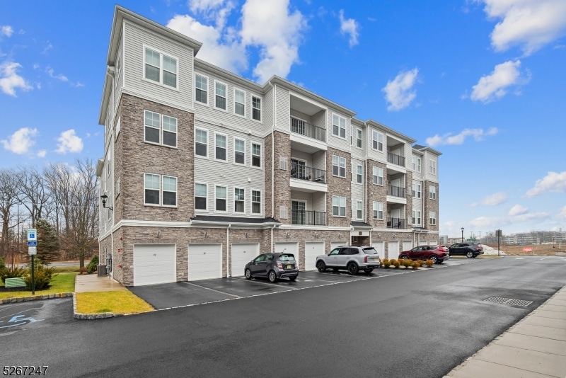 11 Veterans Way unit 131, Morris Plains, NJ 07950 - photo 1