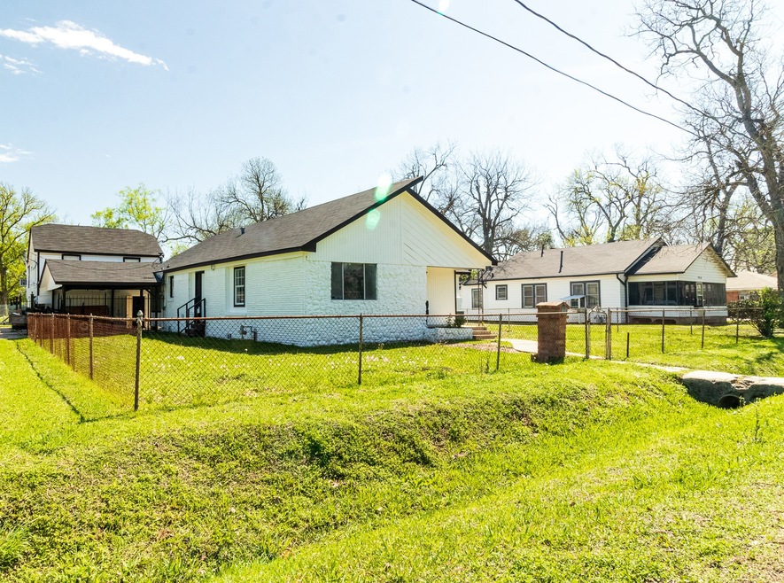 4918 Leffingwell St unit B, Houston, TX 77026 - photo 1
