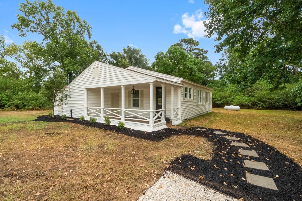 Welcome to 215 Bar Park Loop in Coldspring