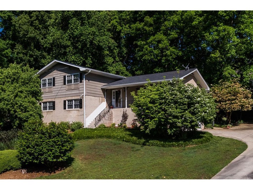 Charming Home in walking distance to 132-acre Murp